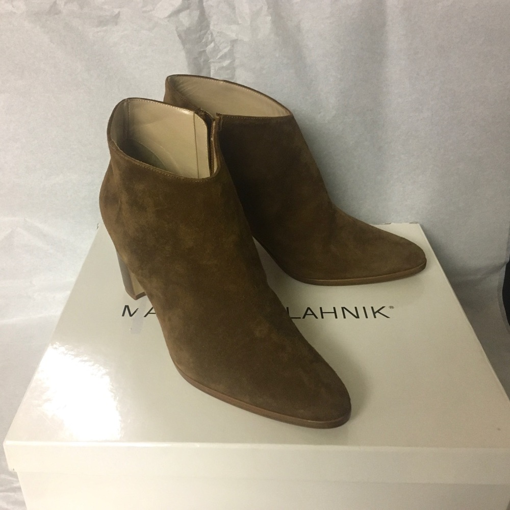 MANOLO BLAHNIK heeled booties